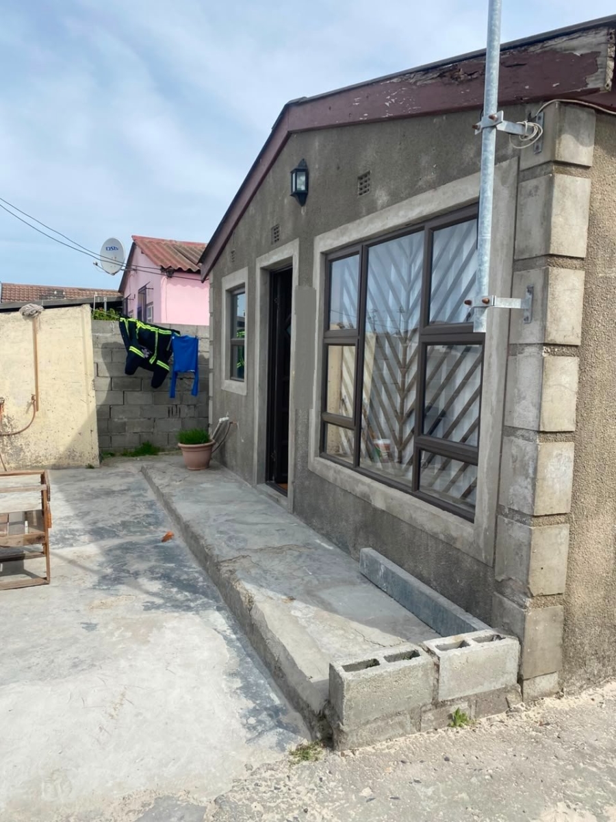 4 Bedroom Property for Sale in Umrhabulo Triangle Western Cape